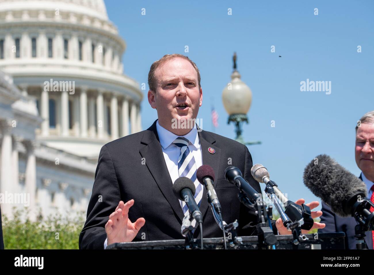 Il Rappresentante degli Stati Uniti Lee Zeldin (Repubblicano di New York), Copresidente della Camera del Repubblicano Israele Caucus, ha espresso le sue osservazioni durante una conferenza stampa sul conflitto tra Israele e Hamas, al di fuori del Campidoglio degli Stati Uniti a Washington, DC, mercoledì 19 maggio 2021. Credito: Rod Lammey/CNP /MediaPunch Foto Stock