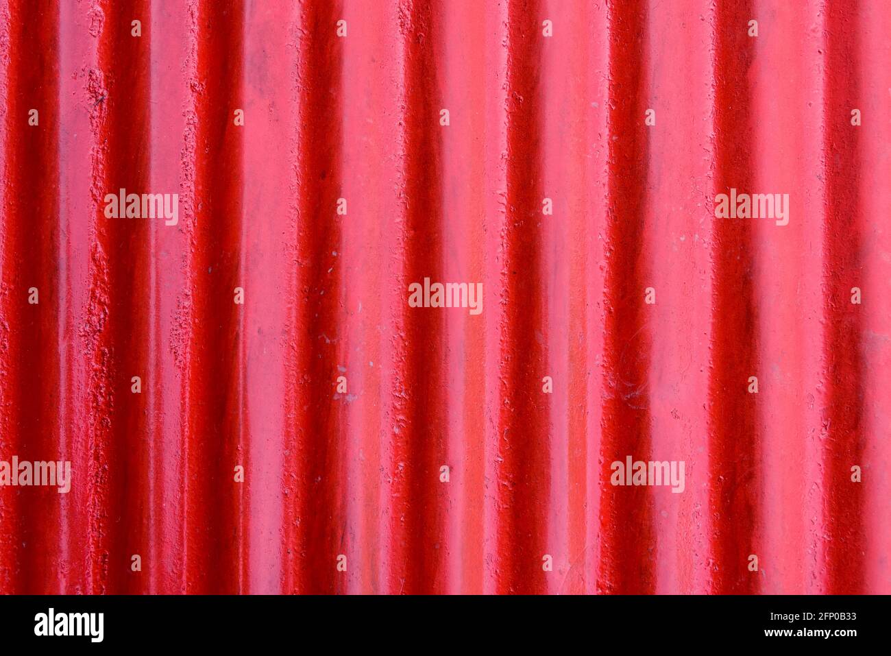 Struttura in lamiera d'acciaio corrugata rossa Foto Stock