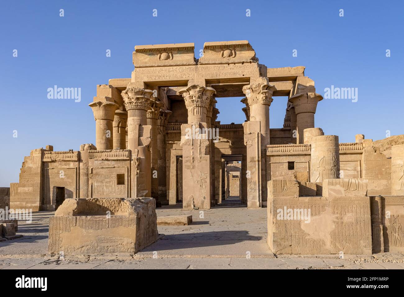 Il Tempio di Kom Ombo è un insolito tempio doppio nella città di Kom Ombo nel Governatorato di Assuan, Alto Egitto. Foto Stock