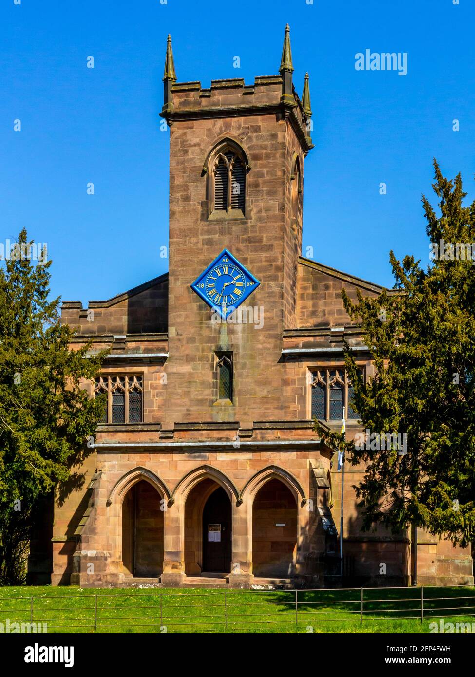 St Mary's Church in Cromford Derbyshire England un edificio classificato di grado 1 dove Sir Richard Arkwright, che costruì il vicino Cromford Mill, è sepolto. Foto Stock