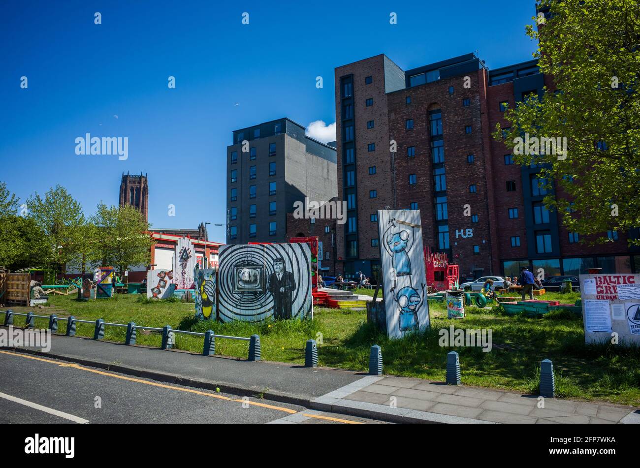 Liverpool 19 maggio 2021. Il Baltic Green è uno spazio pubblico a Liverpool, il triangolo Baltico, circondato da appartamenti e imprese creative e b Foto Stock