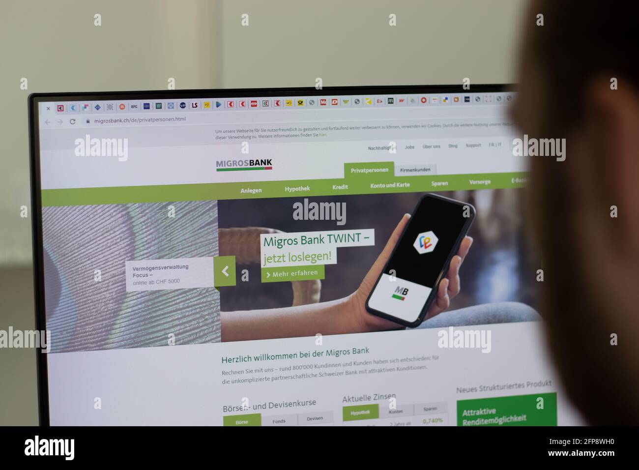 New York, USA - 1 maggio 2021: Sito web della società Migros Bank su schermo, Editoriale illustrativo Foto Stock