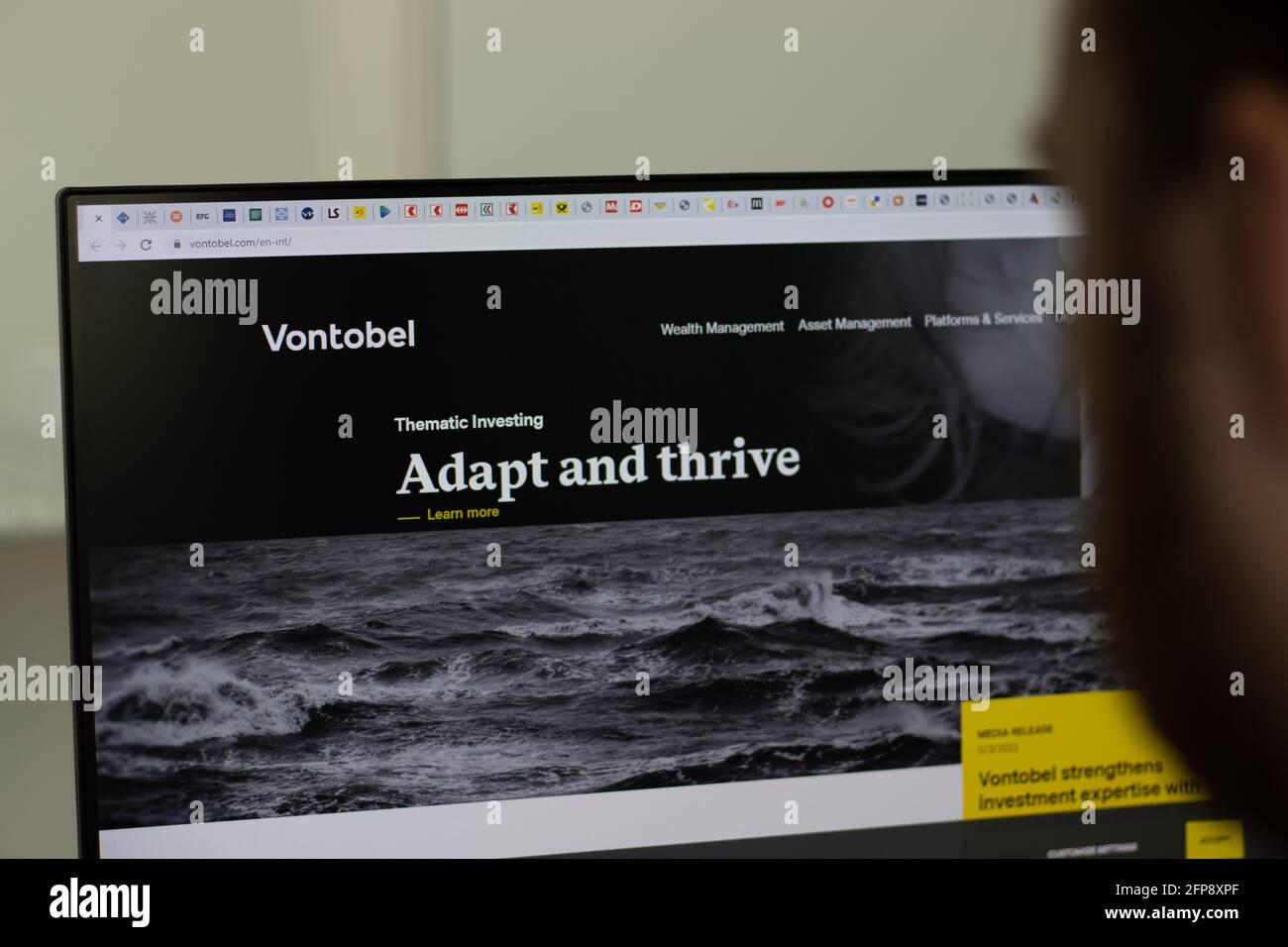 New York, USA - 1 maggio 2021: Sito web della società Vontobel su schermo, Editoriale illustrativo Foto Stock