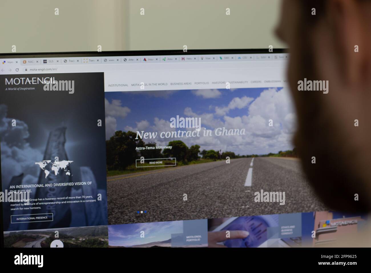 New York, USA - 1 maggio 2021: Sito web della società Mota-Engil su schermo, editoriale illustrativo Foto Stock