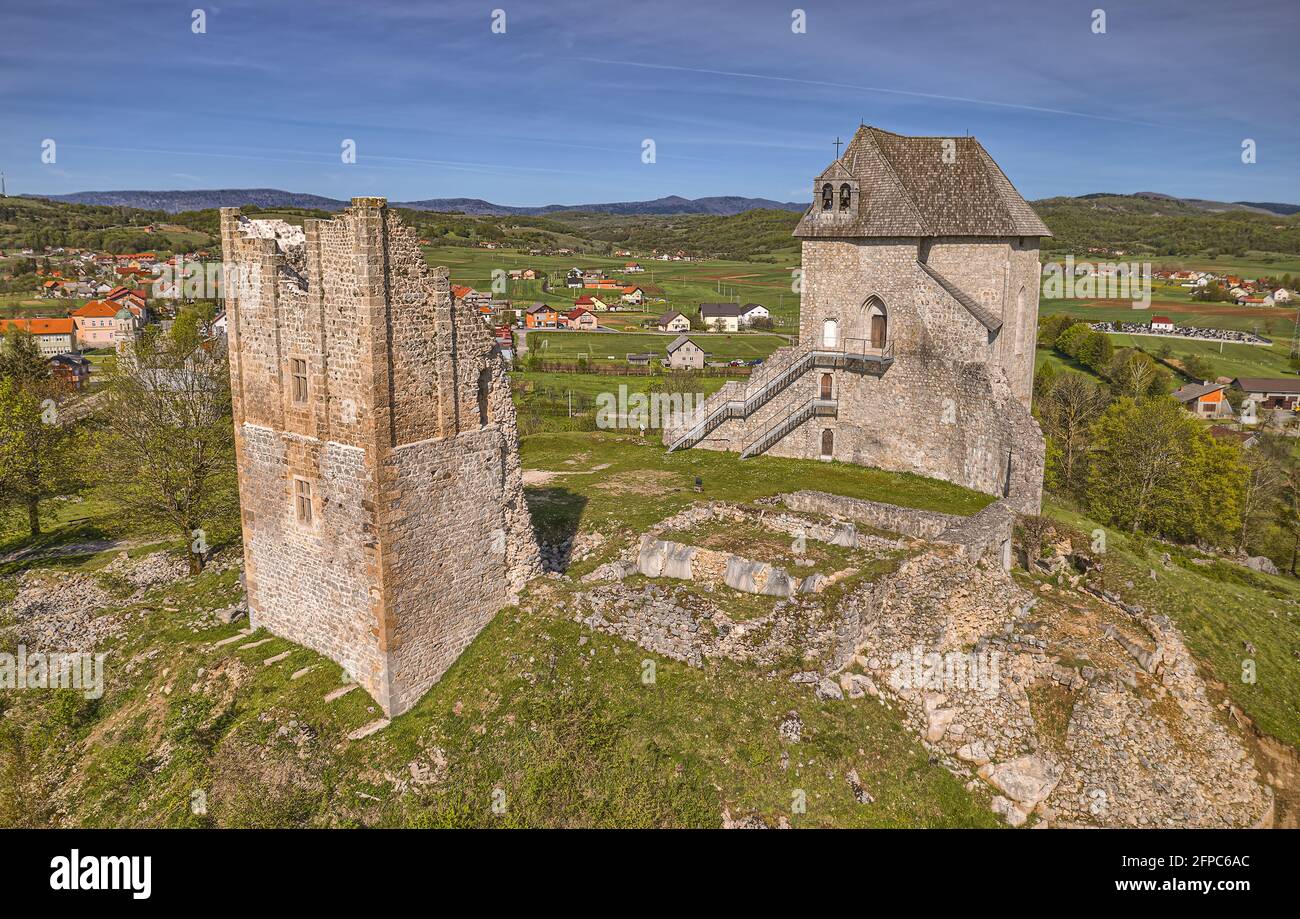 Resti del forte Sokolac in Brinje Foto Stock