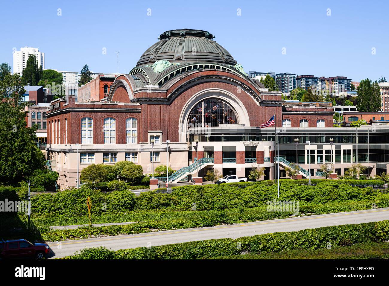 Tacoma, WA, USA - 16 maggio 2021; il Tribunale distrettuale degli Stati Uniti, distretto occidentale di Washington, è ospitato nell'ex edificio ferroviario della Union Station a Tacoma. Foto Stock