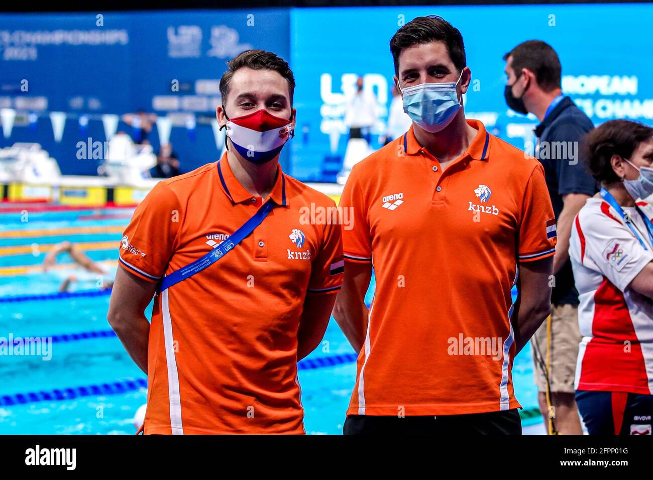 Budapest, Ungheria. 20 maggio 2021. BUDAPEST, UNGHERIA - MAGGIO 20: Allenatori nazionali Job van Duijnhoven e Geert Janssen dei Paesi Bassi durante il LEN European Aquatics Championships Nuoto alla Duna Arena il 20 maggio 2021 a Budapest, Ungheria (Foto di Marcel ter Bals/Orange Pictures) Credit: Orange Pics BV/Alamy Live News Foto Stock