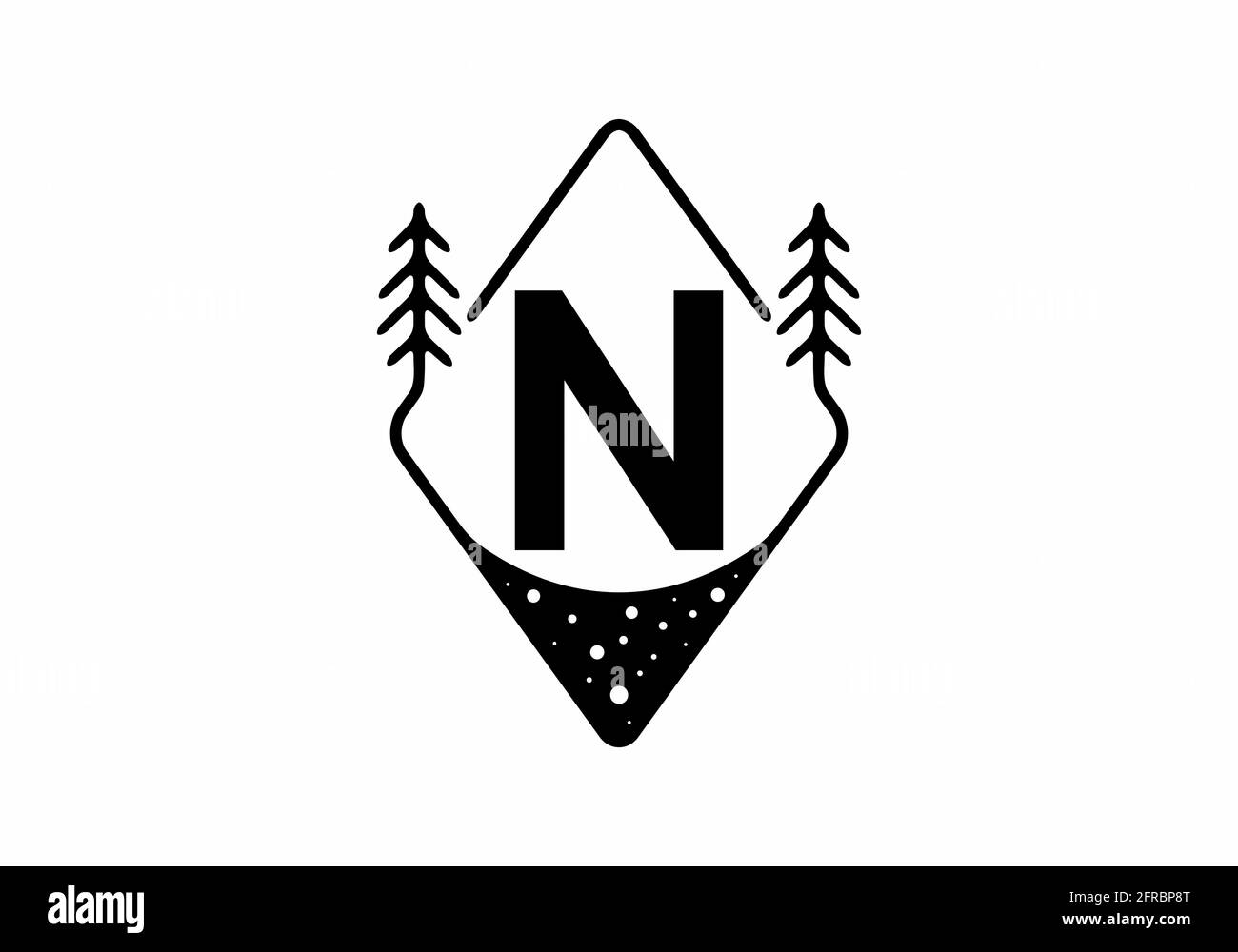 Badge Black line art con pini e N letter design Illustrazione Vettoriale