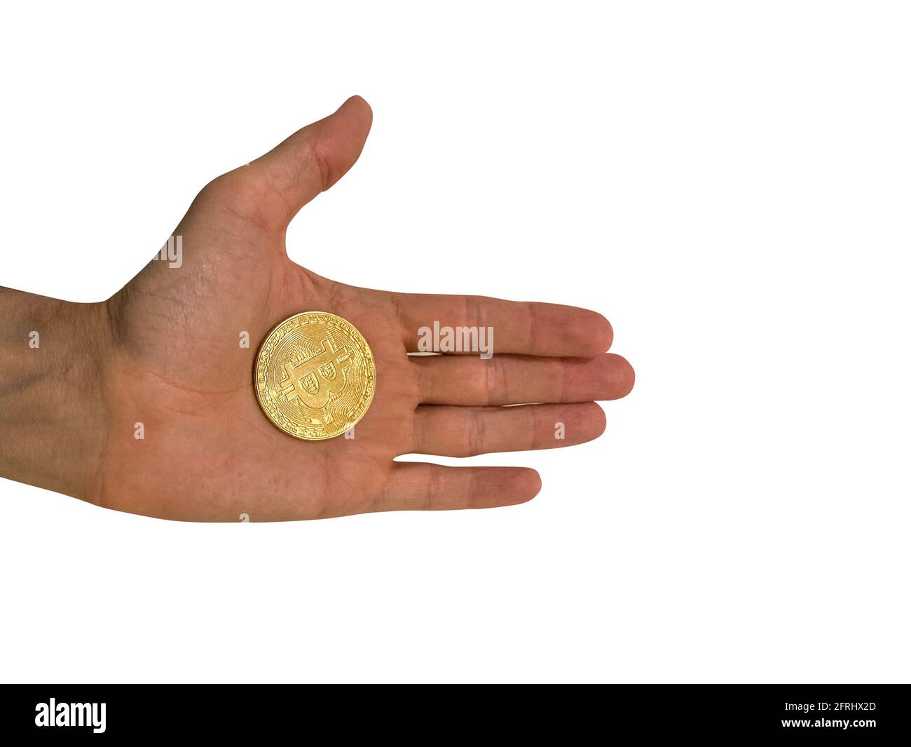 Moneta gettone Bitcoin nella mano dell'uomo isolata su sfondo bianco Foto Stock