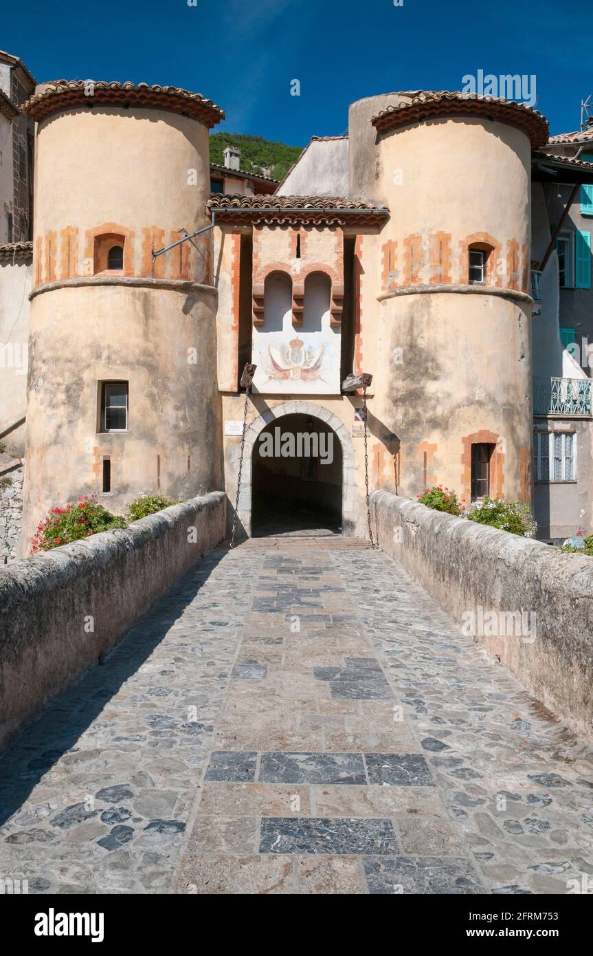 Porte Royal e ponte levatoio ingresso del borgo medievale di Entrevaux, Alpes-de-Haute-Provence (04), Provence-Alpes-Côte d'Azur regione, Francia Foto Stock