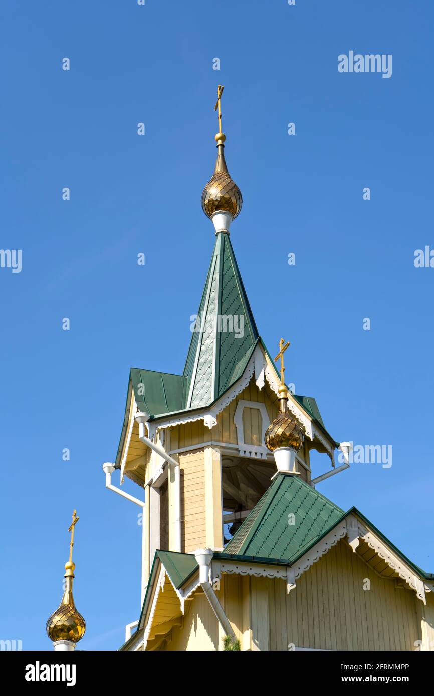 Paesaggio con vista sulla chiesa di San Nicola. Slyudyanka, regione di Irkutsk Foto Stock
