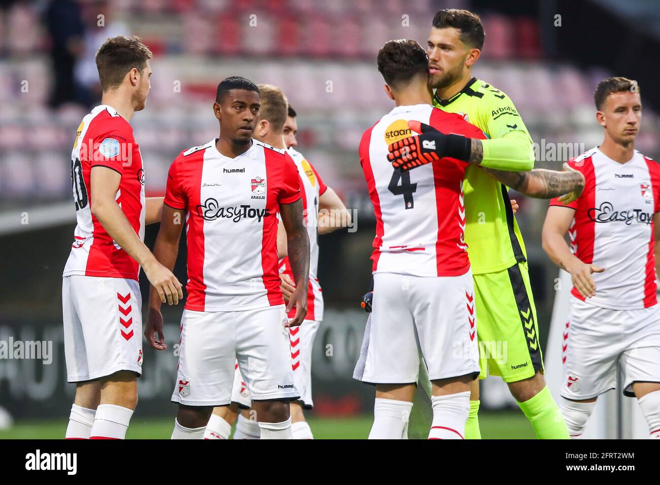 EMMEN, PAESI BASSI - MAGGIO 20: Il giocatore FC Emmen prima durante la partita olandese Eredivisie gioca contro il FC Emmen e il NAC a De Oude Meerdijk il 20 maggio Foto Stock