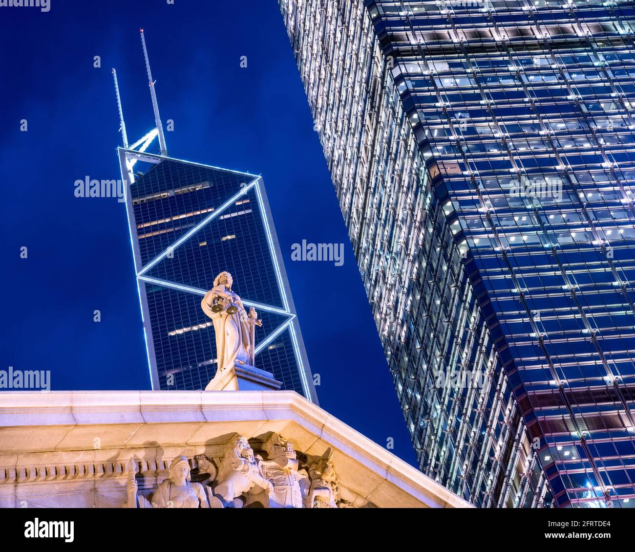 La Corte d'appello finale di Hong Kong, con la Bank of China Tower sullo sfondo, Hong Kong, Cina. Foto Stock