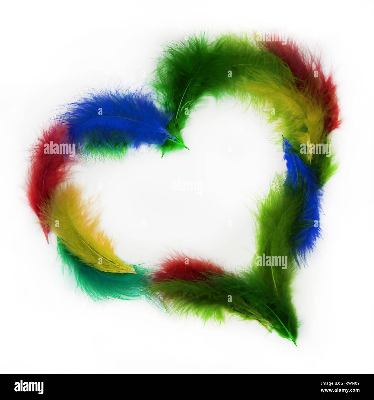 cuore di san valentino molto colorato e soffice fatto di uccello piume per armonia e amore Foto Stock