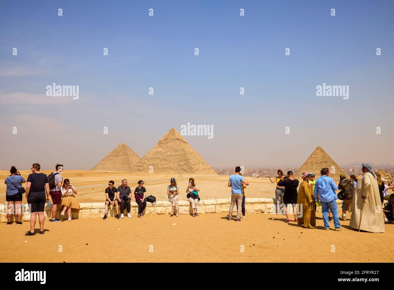 18 aprile 2021. Egitto, Cairo - Giza. Vista generale delle piramidi Foto Stock