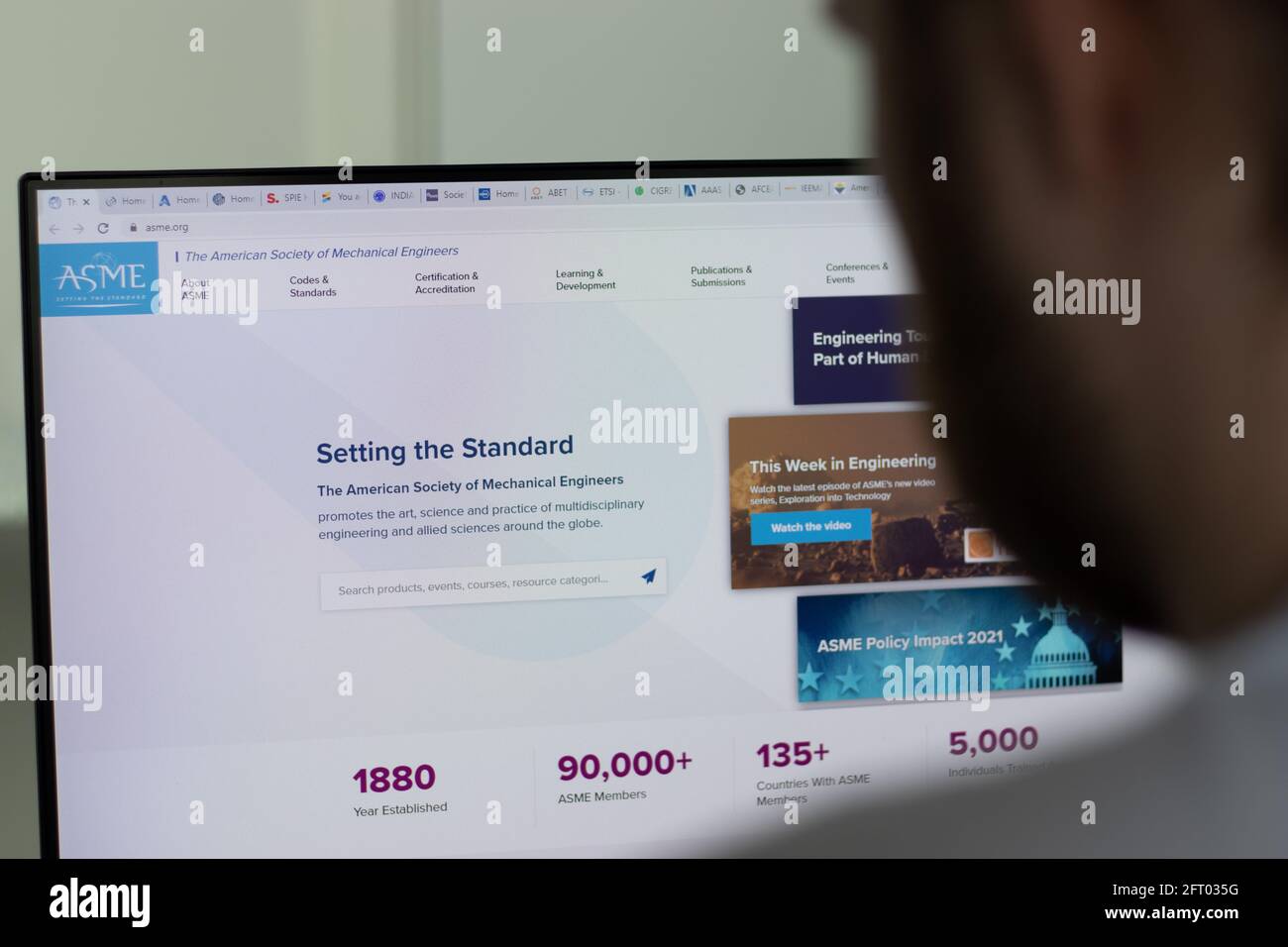 New York, USA - 1 maggio 2021: American Society of Mechanical Engineers ASME Company website on screen, Editorial illustrativa Foto Stock