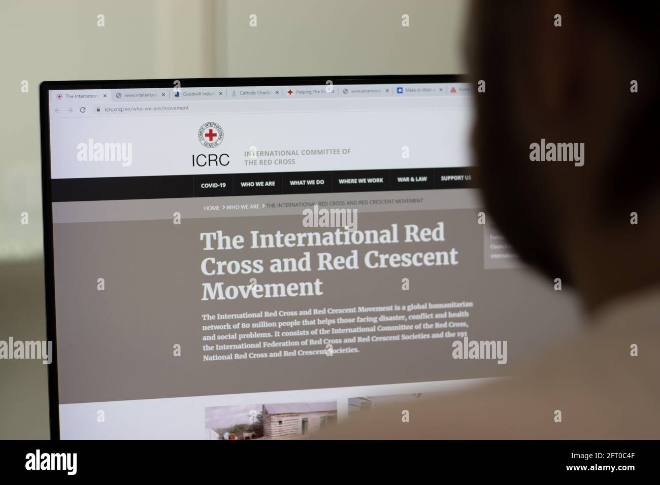 New York, USA - 1 maggio 2021: International Red Cross and Red Crescent Movement il sito web della società ICRC su schermo, Editoriale illustrativo Foto Stock