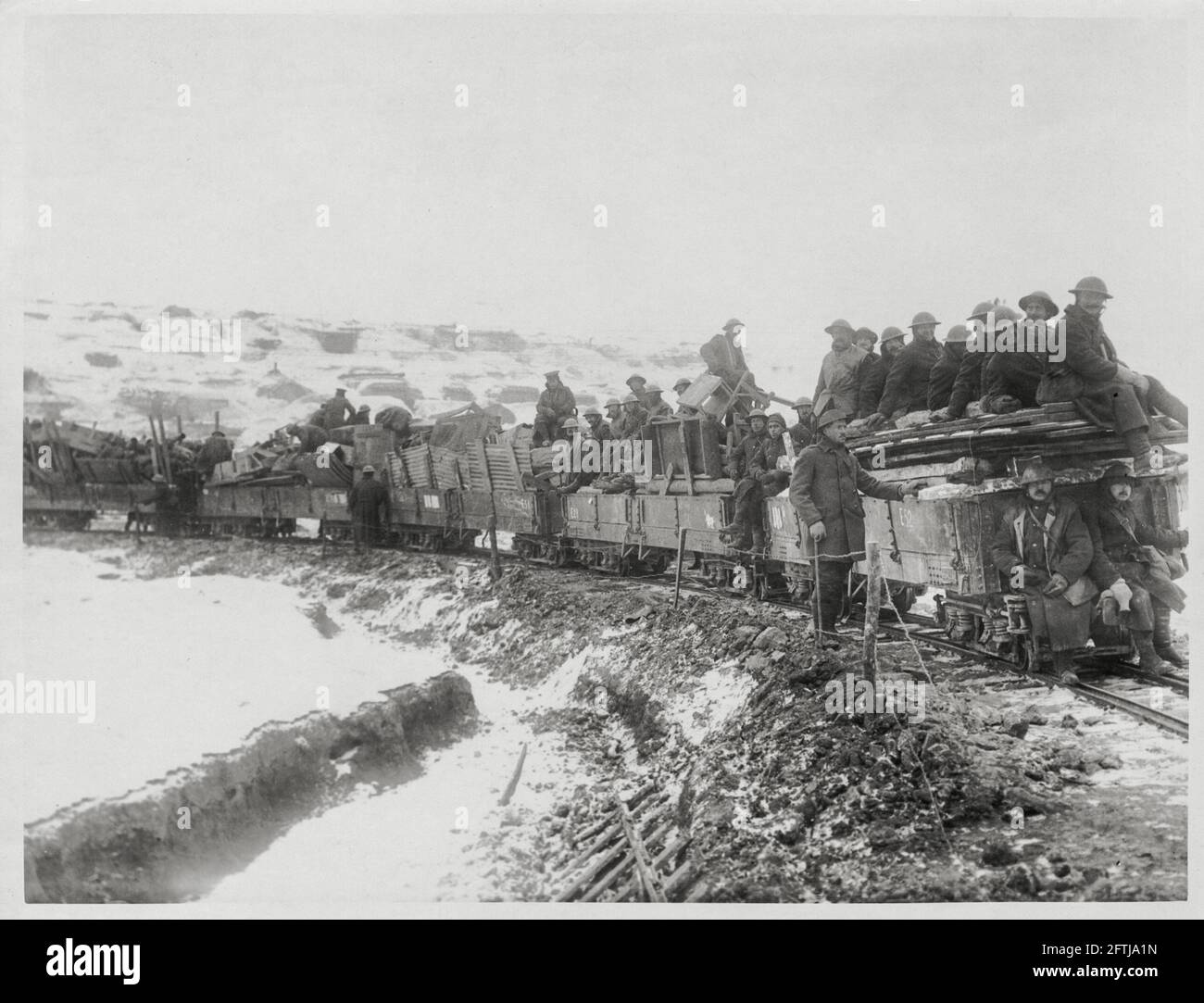 Prima guerra mondiale, prima guerra mondiale, fronte occidentale - truppe che arrivano a destinazione in treno, Francia Foto Stock