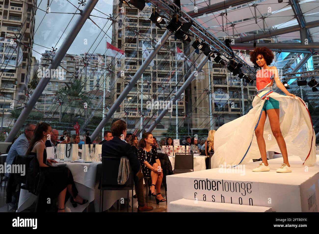 Monte Carlo, Monaco. 21 maggio 2021. Lo spettacolo di Moda Amber Lounge. 21.05.2021. Campionato del mondo Formula 1, Rd 5, Gran Premio di Monaco, Monte Carlo, Monaco, Venerdì. Credit: XPB Images Ltd/Alamy Live News Foto Stock