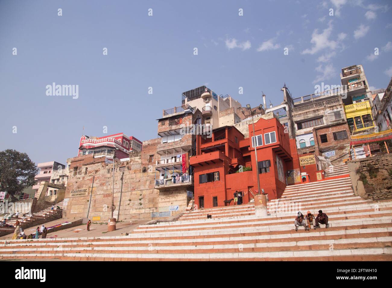 Varanasi Banaras Ghats si Ghat Dashashashwamedh Ghat Manikarnika Ghat Tulsi Ghat Fiume Sacro Gange Ganga India Foto Stock
