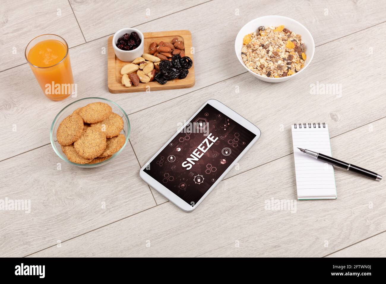 Composizione sana di Tablet PC, sistema immunitario Boost concetto Foto Stock