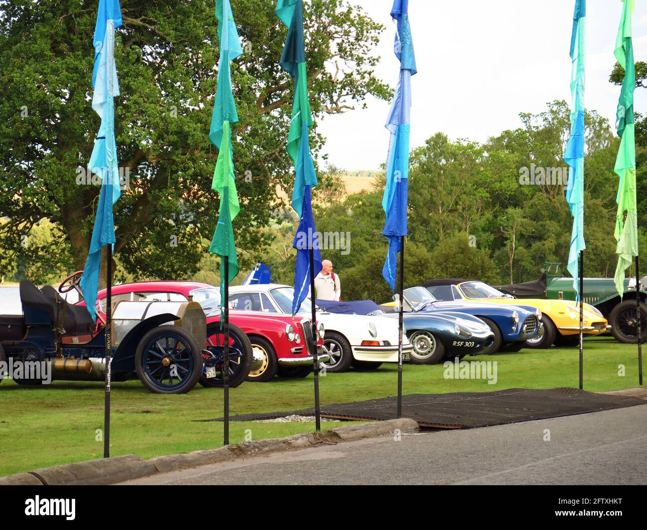Line up di auto sportive classiche e d'epoca all'evento Concours al Cameron House Hotel Loch Lomond Foto Stock