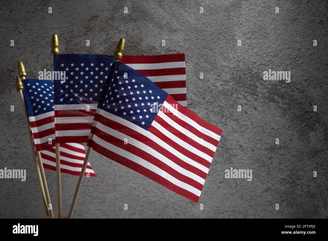 Bandiera americana per il Memorial Day, il 4 luglio o il Labor Day su Dark concrete background Foto Stock