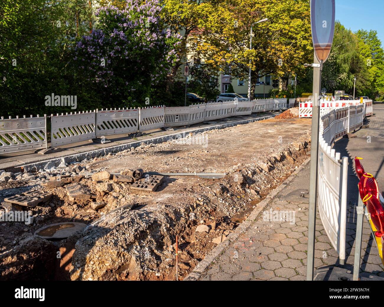 Street è in fase di ristrutturazione in una città Foto Stock