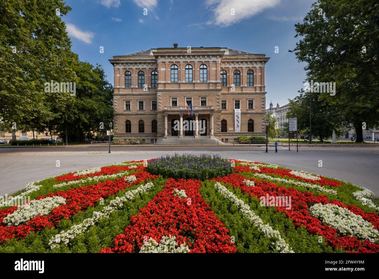 L'Accademia croata delle Arti e delle Scienze si trova in piazza Zrinjevac, nel centro della città di Zagabria, Croazia Foto Stock