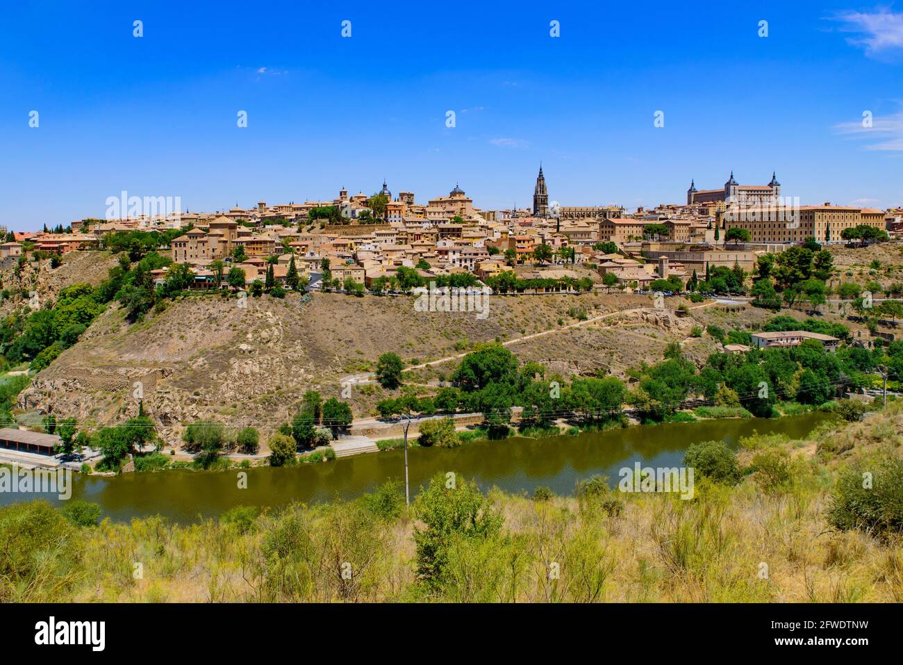 Fiume Tago e Toledo, una città patrimonio dell'umanità in Spagna Foto Stock