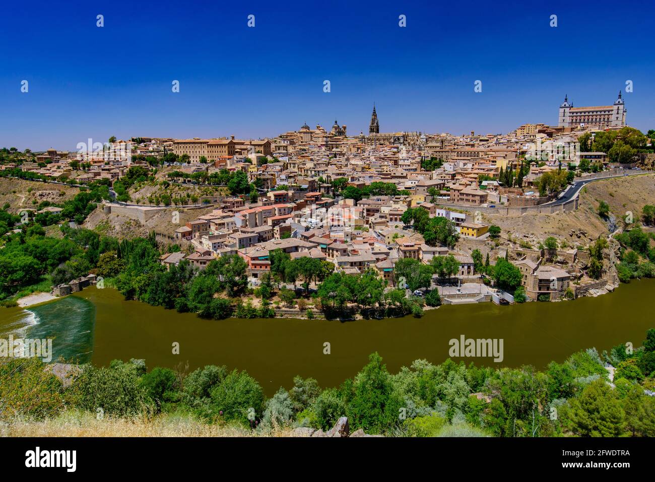 Fiume Tago e Toledo, una città patrimonio dell'umanità in Spagna Foto Stock