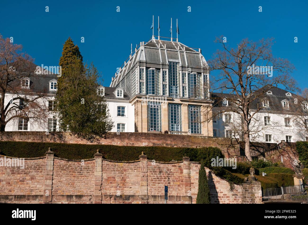 Vista posteriore del castello di Saarbrucken nella parte vecchia della città, Saarland, Germania Foto Stock