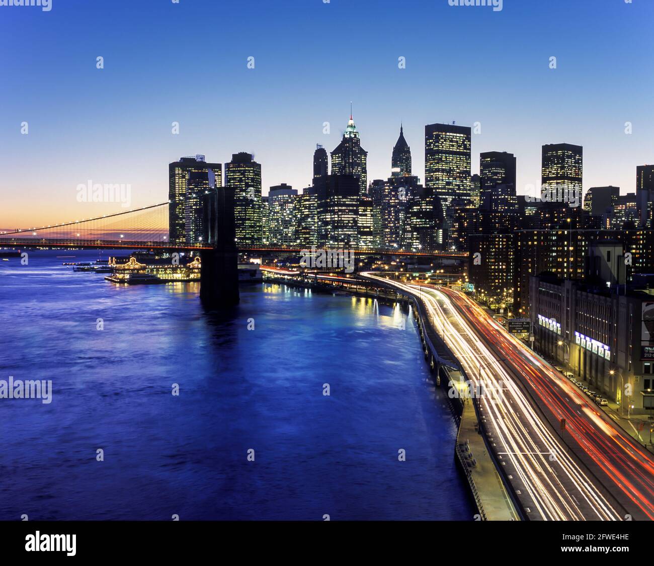 2006 STORICO FDR DRIVE DOWNTOWN SKYLINE MANHATTAN EAST RIVER NEW YORK CITTÀ STATI UNITI Foto Stock