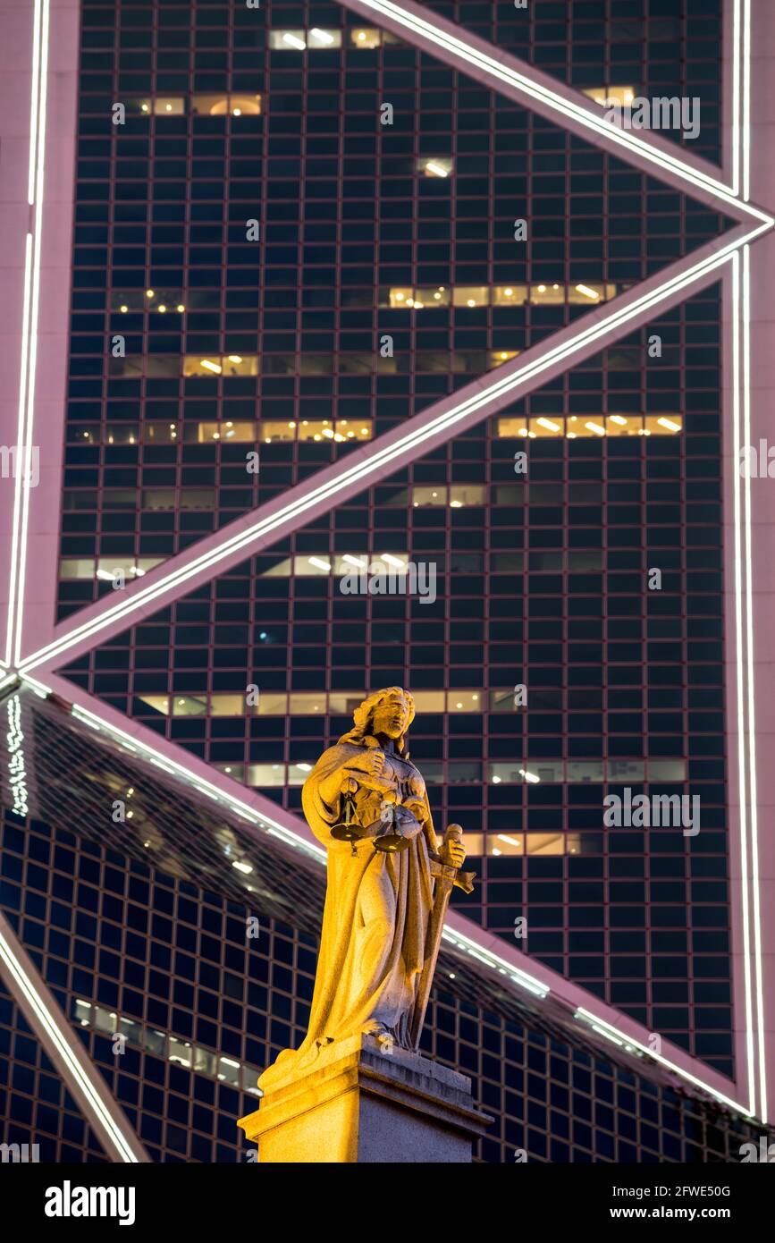 La Corte d'appello finale di Hong Kong, con la Bank of China Tower sullo sfondo, Hong kong, Cina. Foto Stock