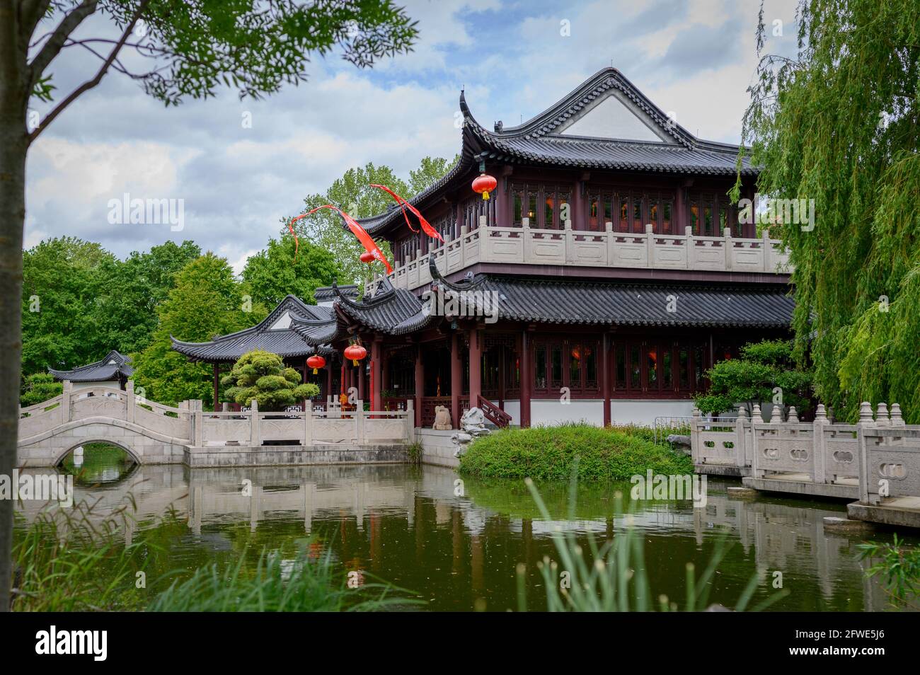 Reisen, Architektur, Deutschland, Badenwürtemberg, Mannheim, 21.05.2021. Das größte chinesische Teehaus Europas steht im Luisenpark. Es wurde Foto Stock