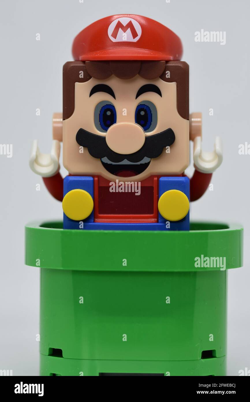LEGO super Mario mini figura da Lego set 71360 con uno sfondo bianco pulito Foto Stock