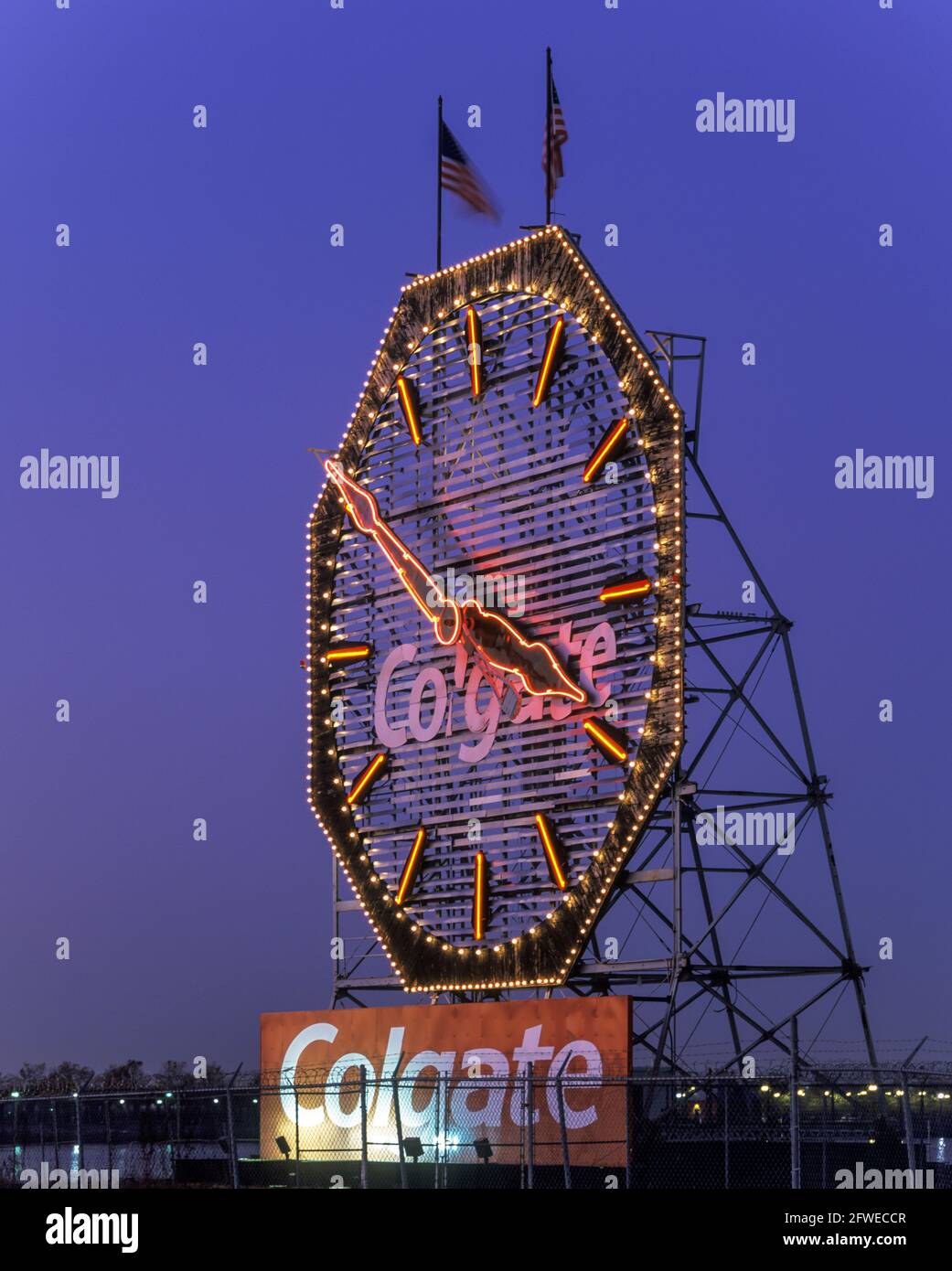 2005 OROLOGIO STORICO OTTAGONALE DEL CANCELLO (©COLGATE PALMOLIVE CO 1924) WATERFRONT JERSEY CITY NEW JERSEY USA Foto Stock