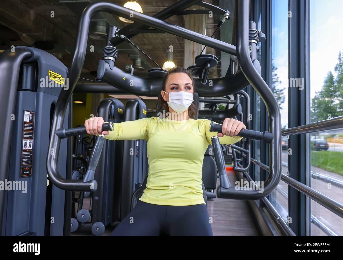 Essen, Nord Reno-Westfalia, Germania - allenamento fitness in tempi della corona Pandemic, Veronika dopo il lungo blocco durante il suo primo allenamento Foto Stock