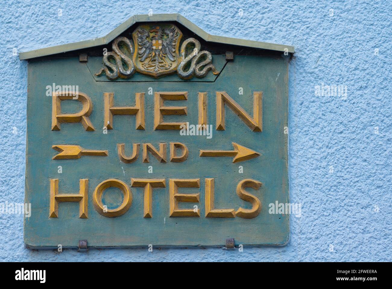 Cartello informativo per i turisti che indicano la strada per il Reno e gli alberghi, Boppard, Valle del Reno, Patrimonio dell'Umanità dell'UNESCO, Renania-Palatinato, Germania Foto Stock