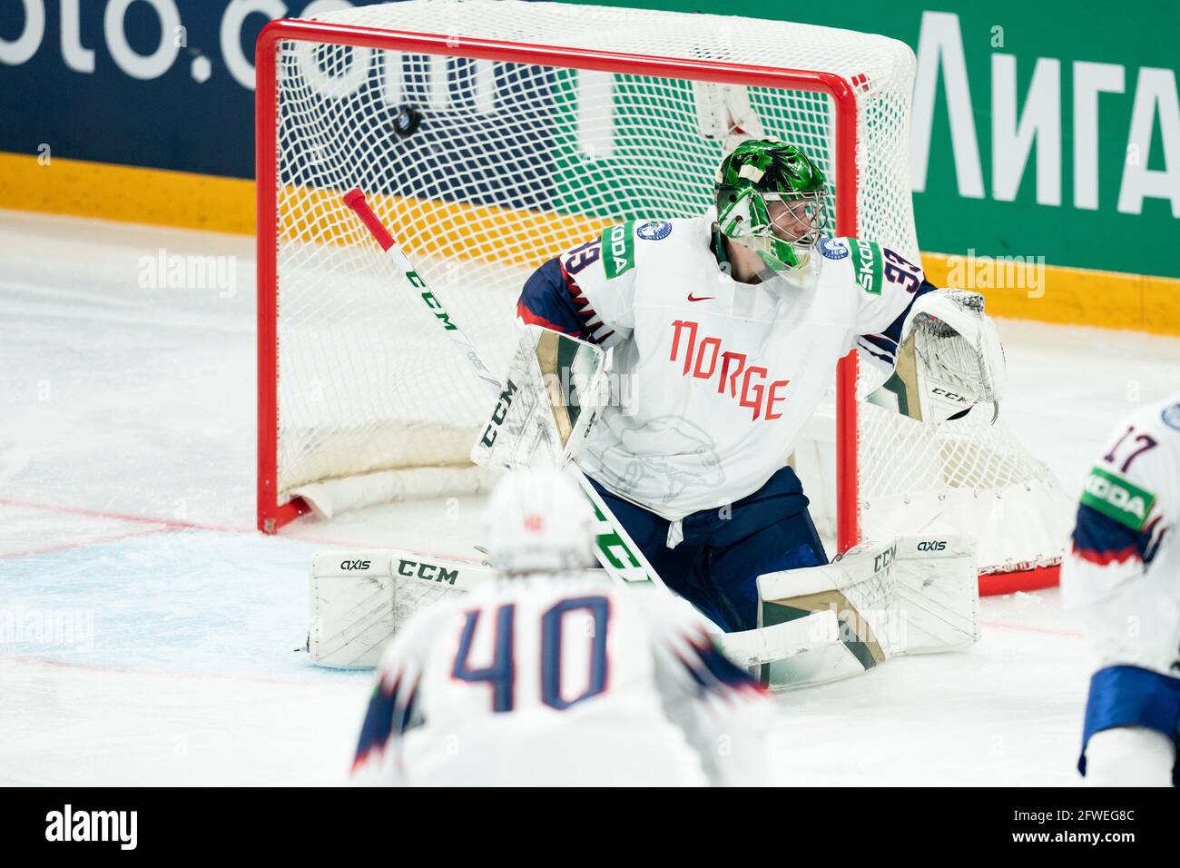 Riga, Arena riga, Norvegia. 22 maggio 2021. Vs Germania (2021 IIHF Ice Hockey World Championship), la Germania segna il 5-1.il portiere Henrik Haukeland (Norvegia) non può fermare questo puck. Credit: SPP Sport Press Photo. /Alamy Live News Foto Stock