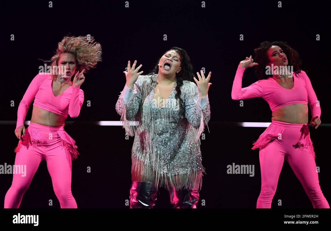 Rotterdam, Paesi Bassi. 21 Maggio 2021. Il cantante 'Destiny' (Malta) esegue la canzone 'JE me casse' alla finale della giuria dell'Eurovisione Song Contest (ESC) presso la Ahoy Arena. Credit: Soeren Stache/dpa-Zentralbild/dpa/Alamy Live News Foto Stock