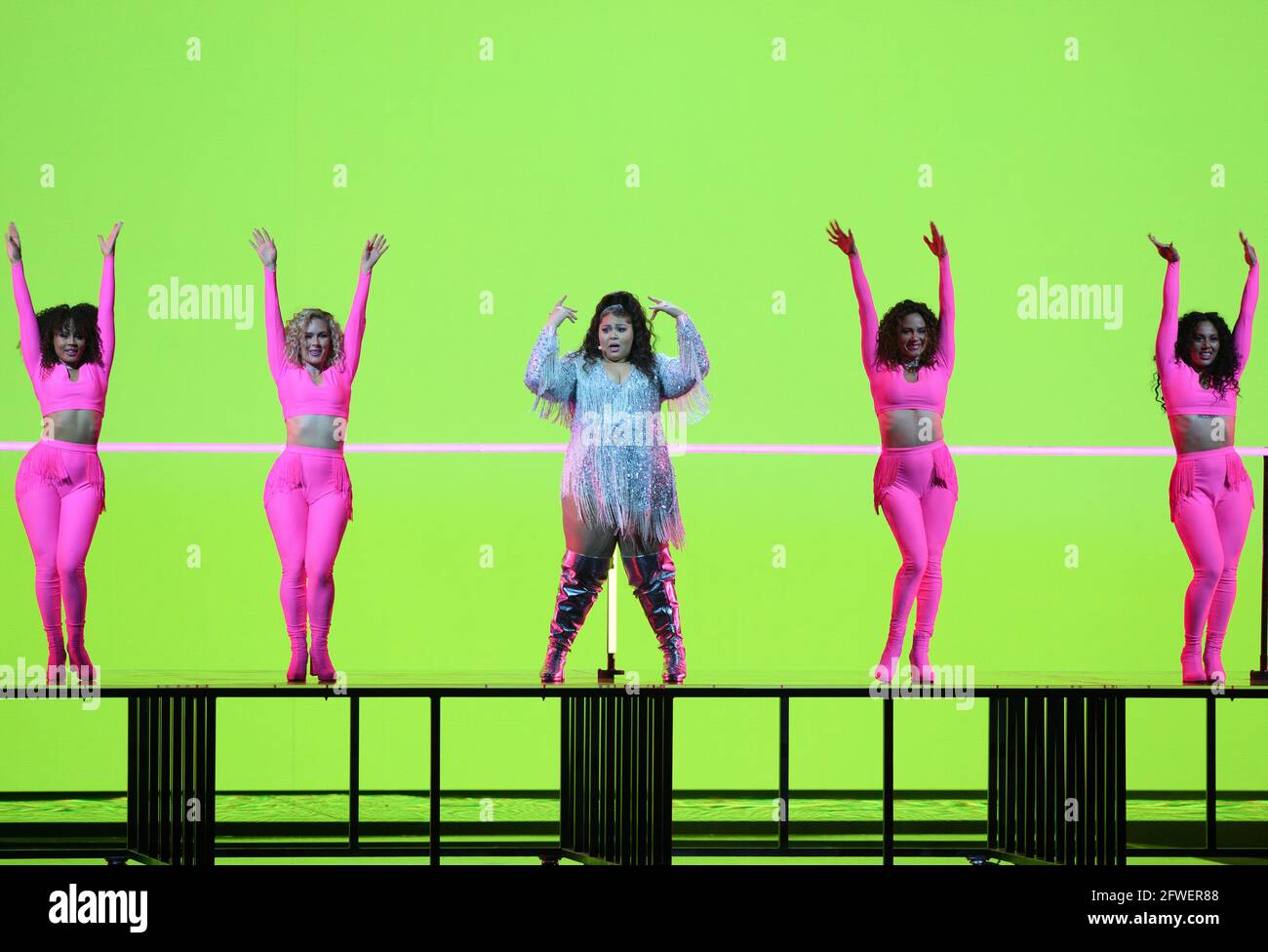Rotterdam, Paesi Bassi. 21 Maggio 2021. Il cantante 'Destiny' (Malta) esegue la canzone 'JE me casse' alla finale della giuria dell'Eurovisione Song Contest (ESC) presso la Ahoy Arena. Credit: Soeren Stache/dpa-Zentralbild/dpa/Alamy Live News Foto Stock