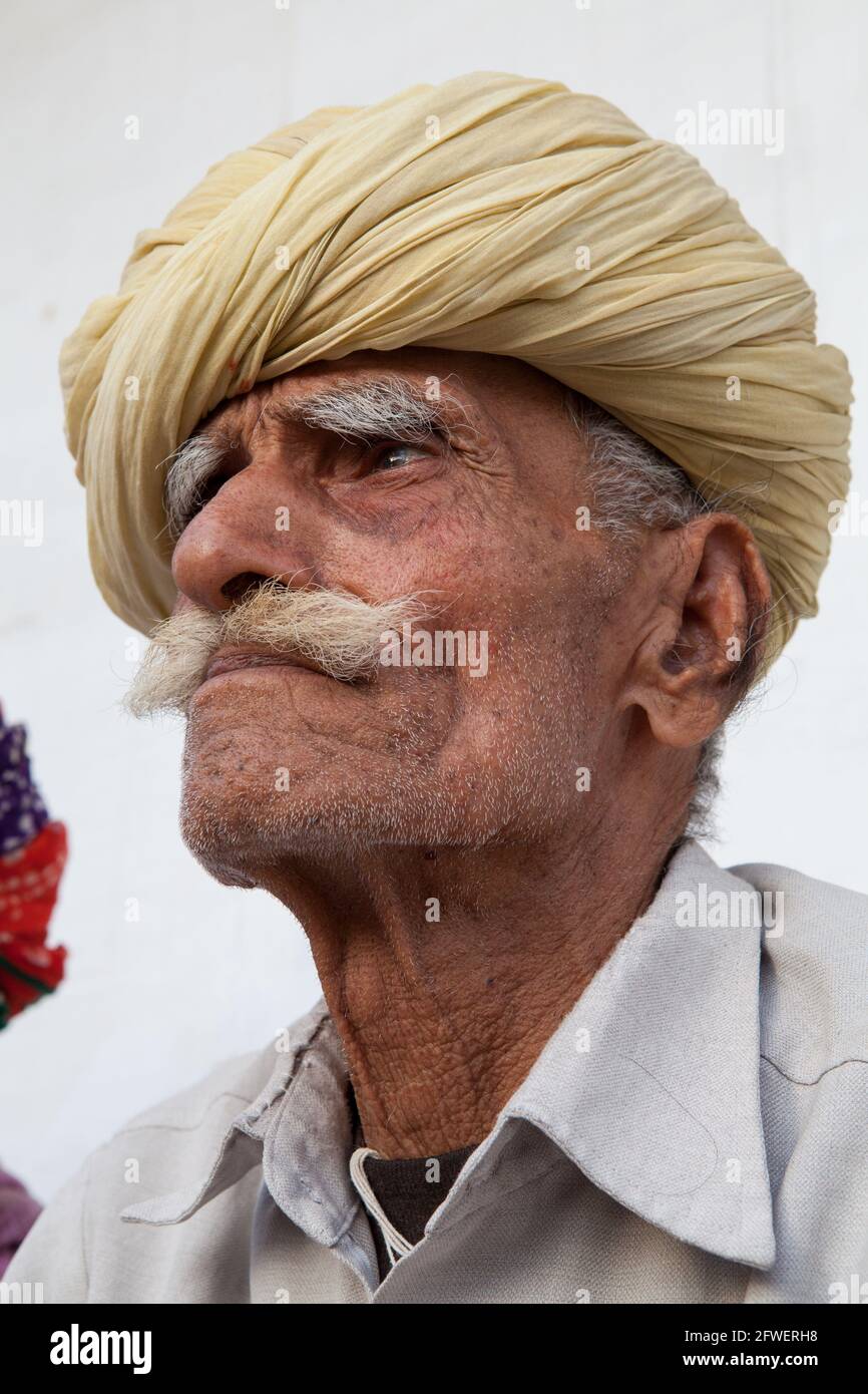 Ritratto di un uomo Rajasthani a Bikaner Foto Stock