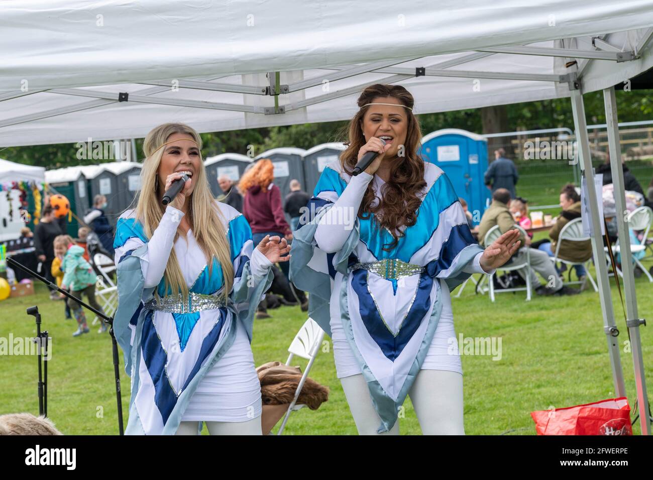 Brentwood Essex 22 maggio 2021 Weald Park Country Show, Weald Festival of Dogs, Weald Festival of Cars, Weald Country Park, Brentwood Essex, Abba tribute band, Credit: Ian Davidson/Alamy Live News Foto Stock