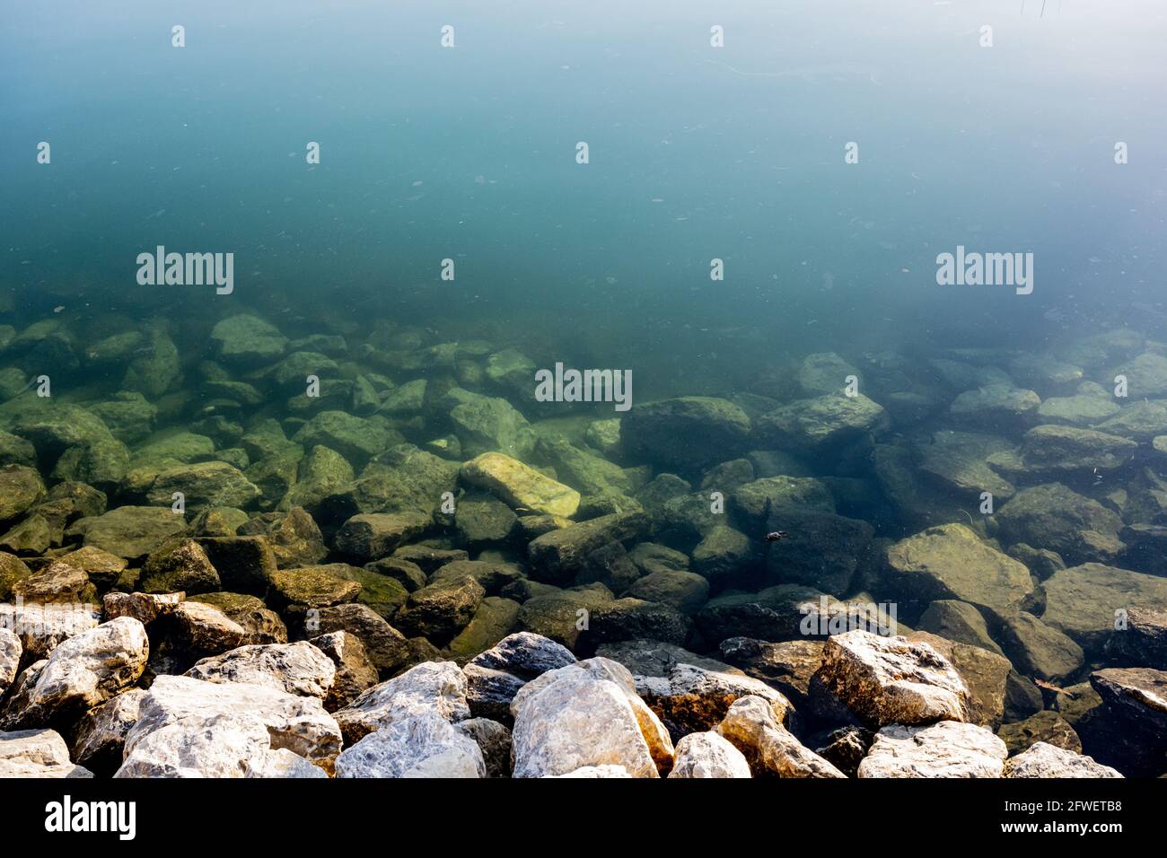 Grandi massi sul bordo della Marina a Ventura, california Foto Stock