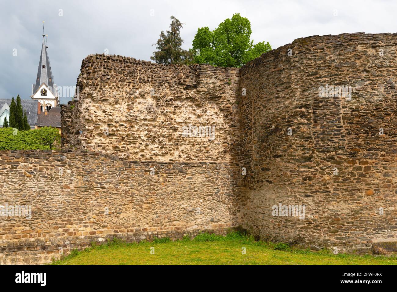 Resti della fortificazione romana Bodobrica Romana datata IV secolo d.C., Boppard, Renania-Palatinato, Germania Foto Stock