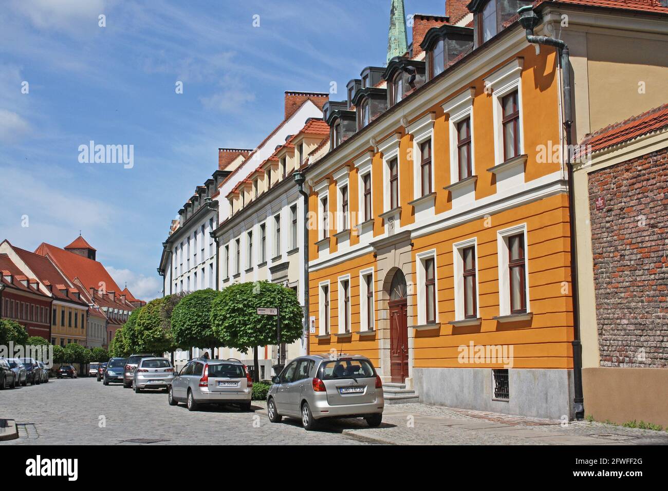 Casa neoclassica nei pressi della cattedrale, oggi dimora di sacerdoti pensionati, chiamata in onore di Papa Giovanni XXIII, a Breslavia, Polonia Foto Stock