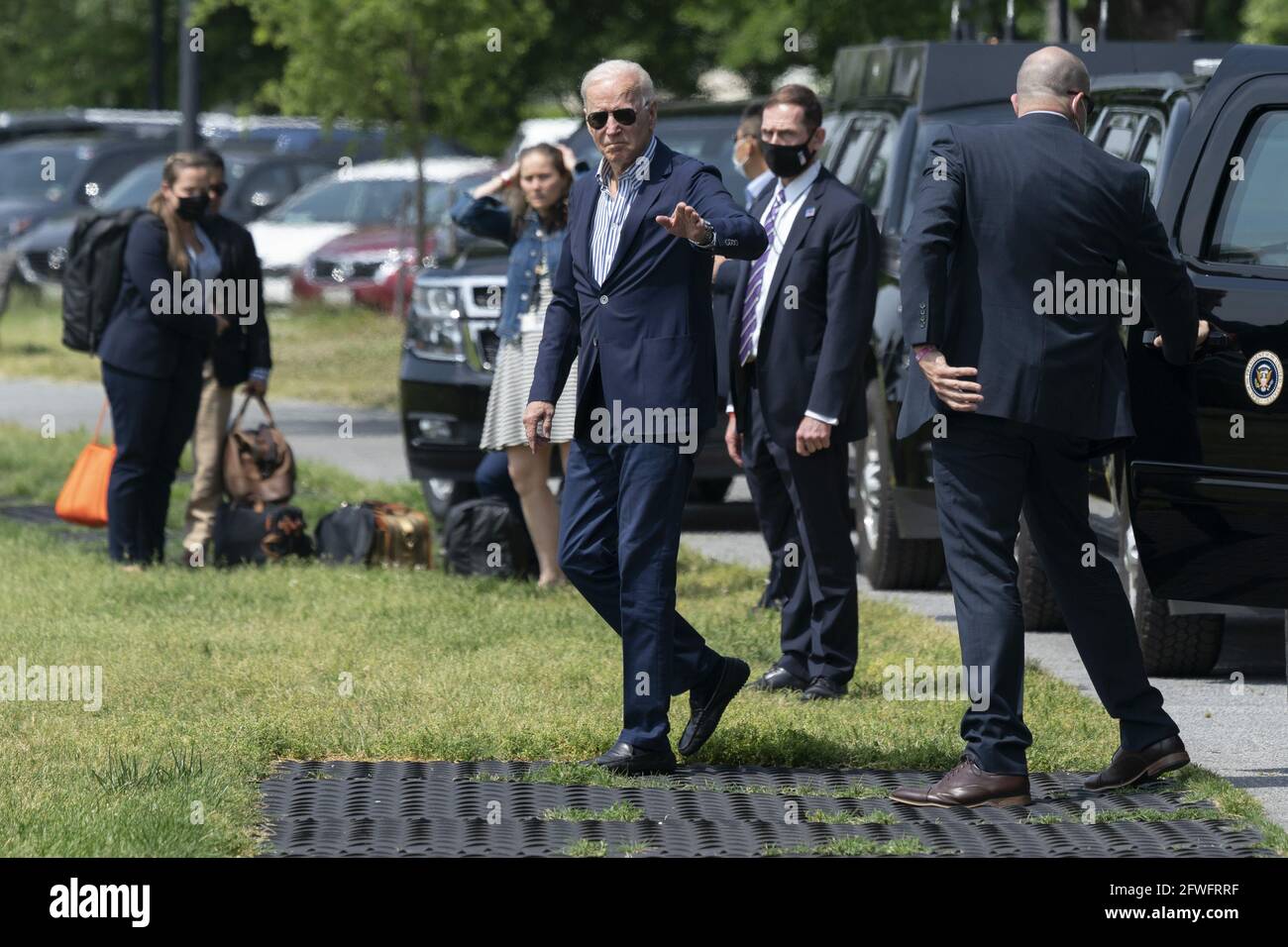 Washington, Stati Uniti. 22 maggio 2021. Il presidente degli Stati Uniti Joe Biden parte dalla Casa Bianca, diretto a Camp David dall'Ellipse a Washington, ​DC, sabato 22 maggio 2021. Foto di Chris Kleponis/UPI Credit: UPI/Alamy Live News Foto Stock