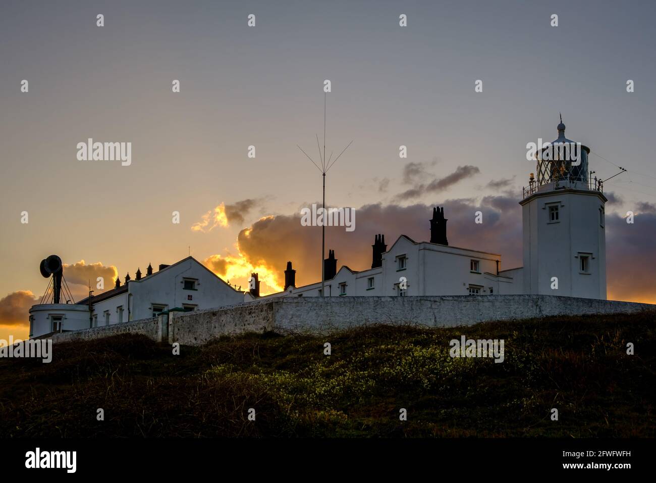 Sunset Lizard Lighthouse South West Coast Path Lizard Point Cornwall Inghilterra Foto Stock