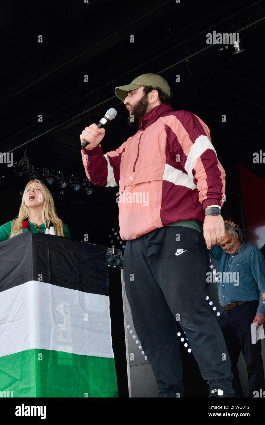 Attivisti e sostenitori pro-palestinesi si riuniscono a Londra a sostegno della causa palestinese mentre la violenza e le tensioni si intensiscono nel conflitto in corso con Israele. Foto Stock